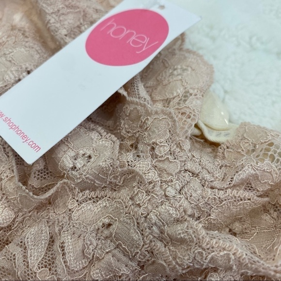 ❄️ Lace Pink Bralette​​​​​ - Picture 2 of 5